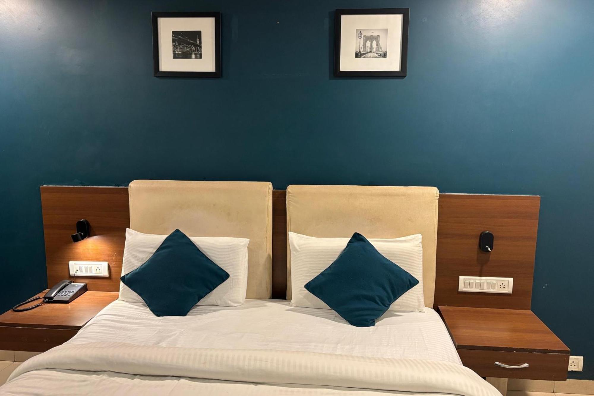 Hotel Concord Galaxy Мумбай Екстериор снимка