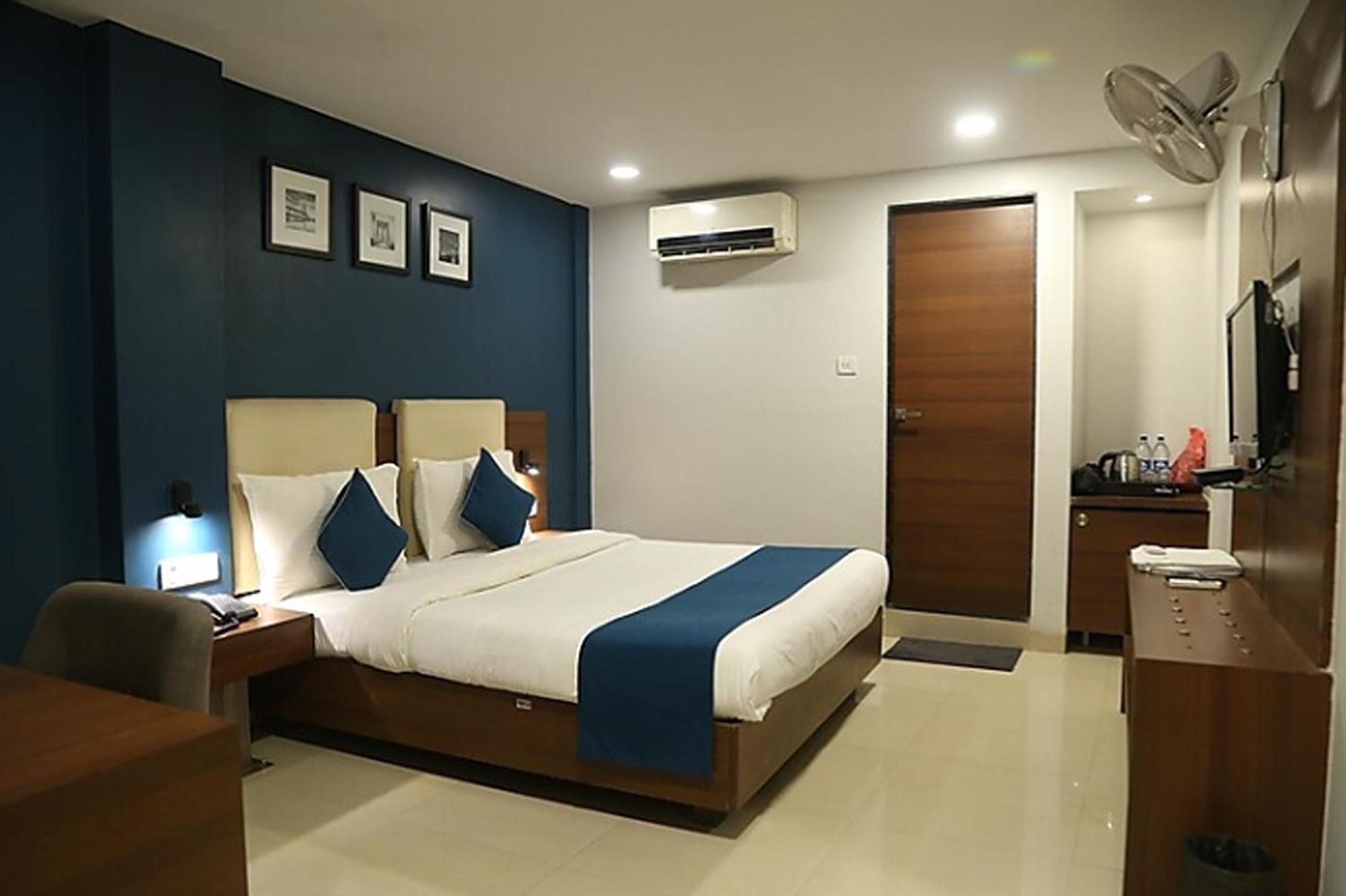 Hotel Concord Galaxy Мумбай Екстериор снимка