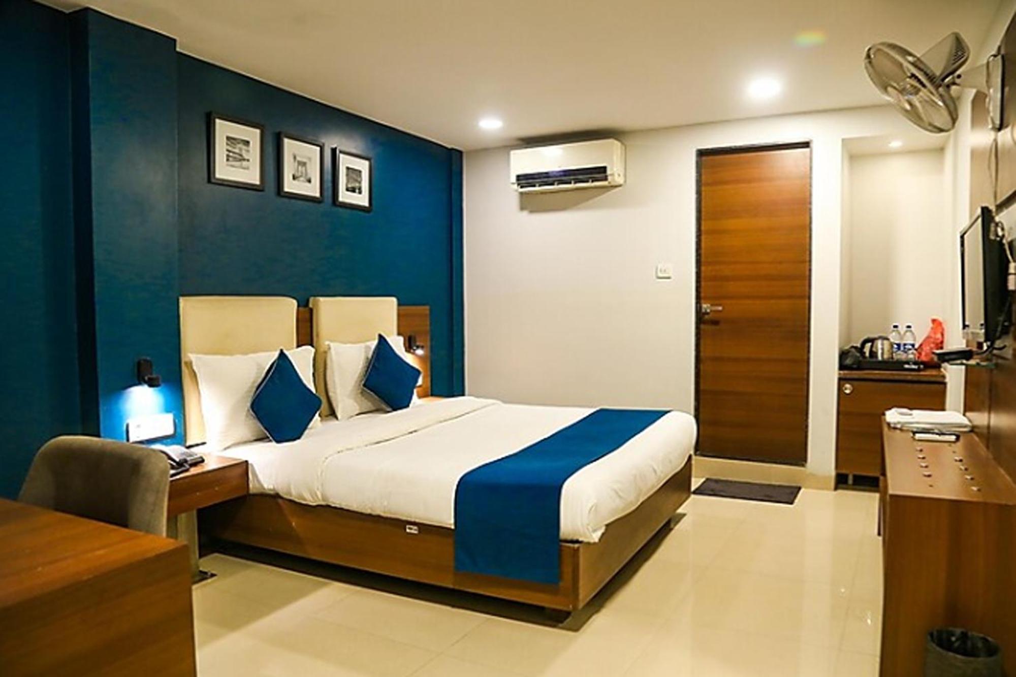 Hotel Concord Galaxy Мумбай Екстериор снимка