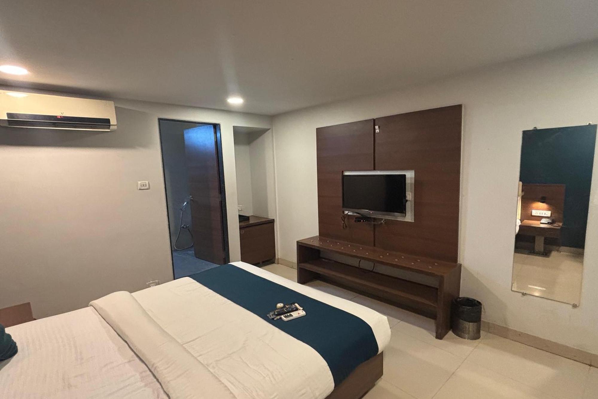 Hotel Concord Galaxy Мумбай Екстериор снимка