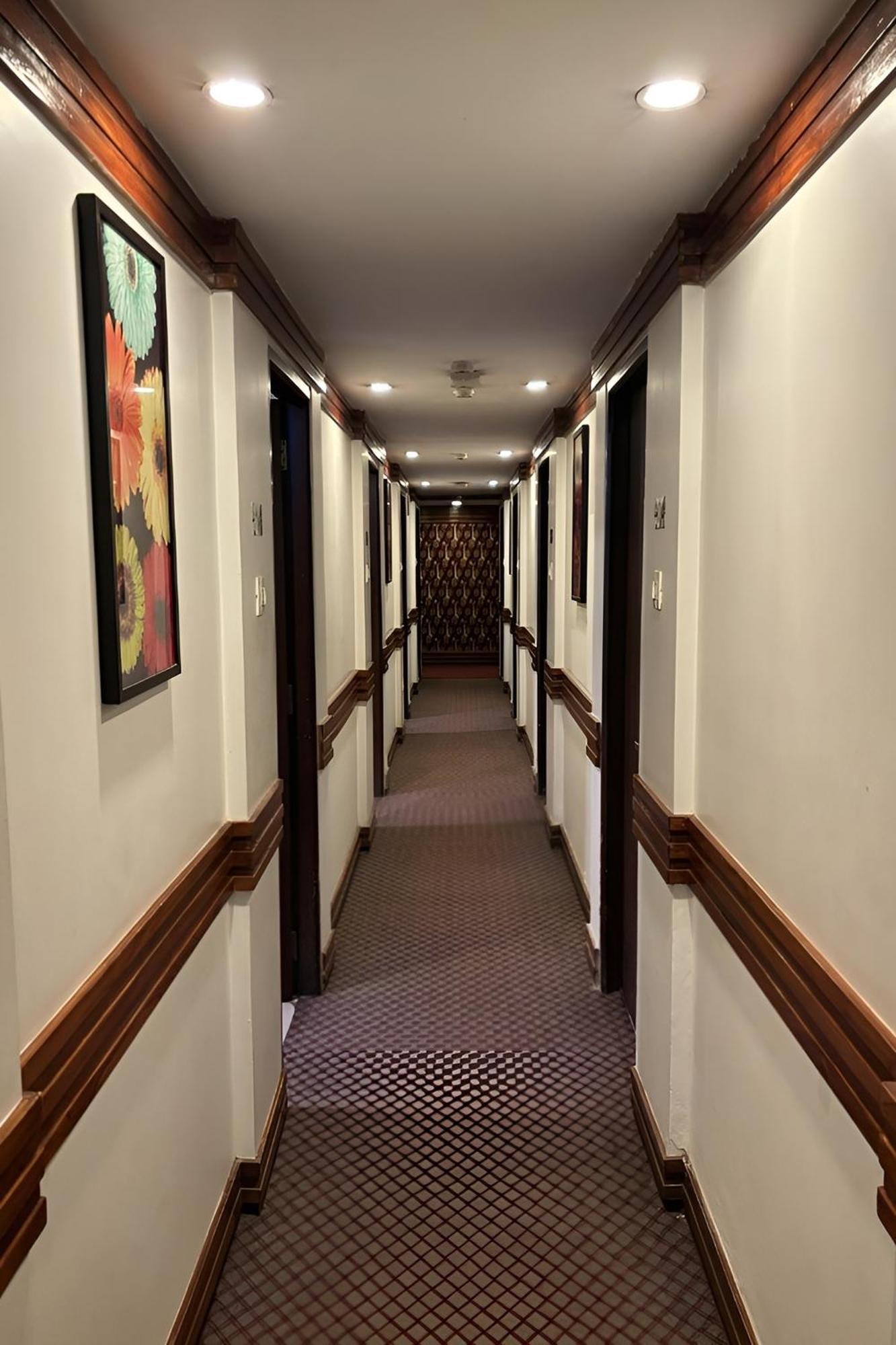 Hotel Concord Galaxy Мумбай Екстериор снимка