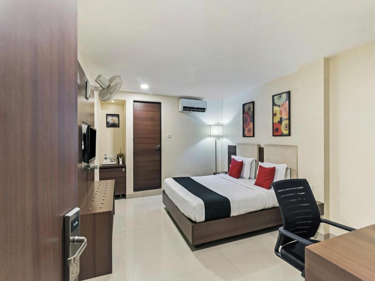 Hotel Concord Galaxy Мумбай Екстериор снимка