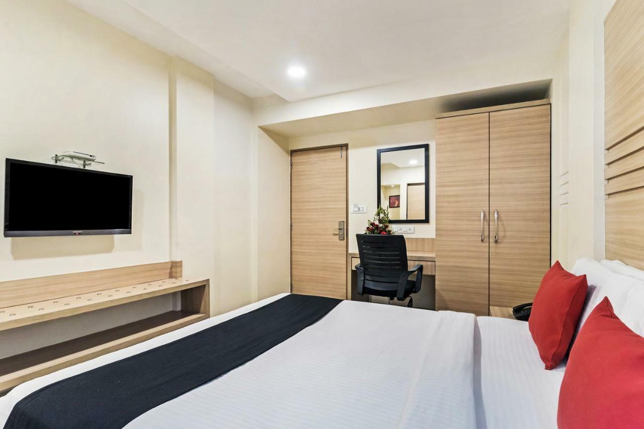 Hotel Concord Galaxy Мумбай Екстериор снимка